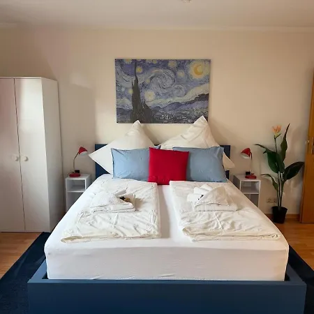 Duha Homes - Wohlfuehl-studio, Kueche, Stellplatz, Self-check-in, Garten 公寓 因戈尔施塔特